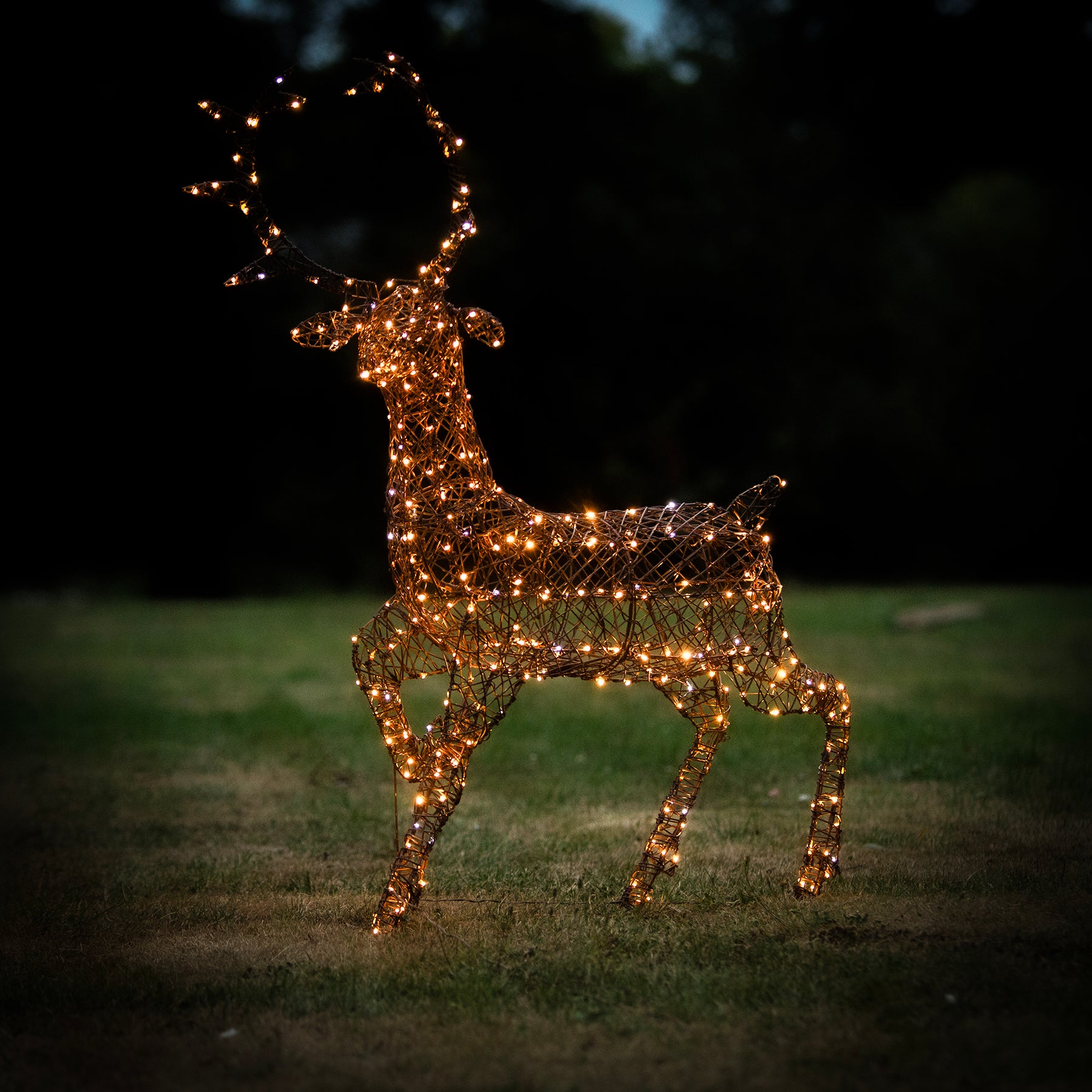 Julens rensdyrlys - 1,4 m brun Wicker Outdoor Light Up Stag med 330 hvide lysdioder Mode - Image 2